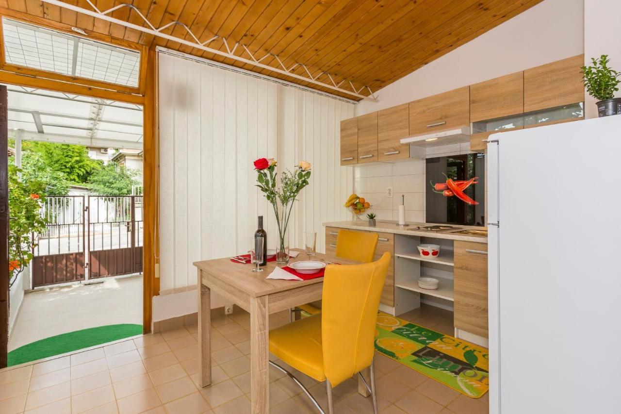 Comfortable Modern Studio With Shaded Patio スプリト エクステリア 写真